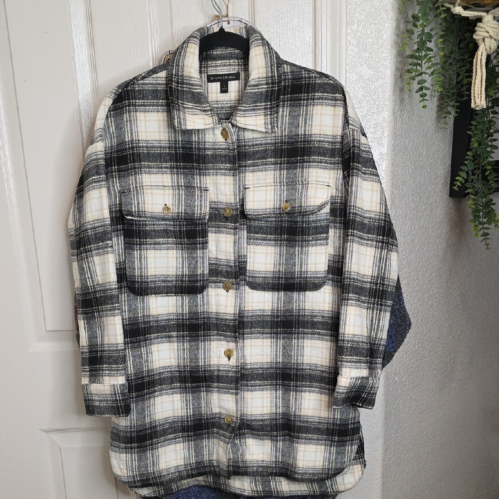Banana Republic Plaid Long Fleece Utility Shirt Jacket in Black and Cream Small
